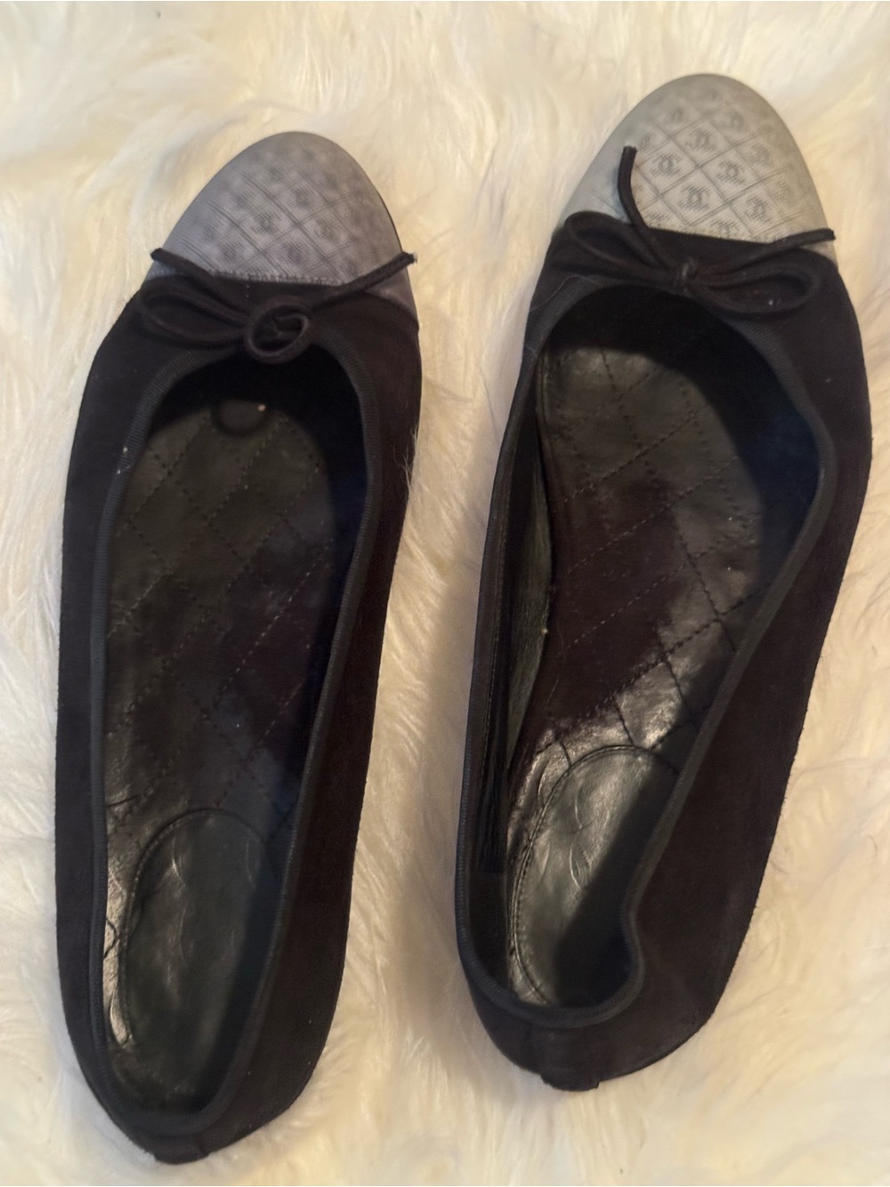 CHANEL Black Ballet Flats with Silver Logo Cap - Picture 4 of 6